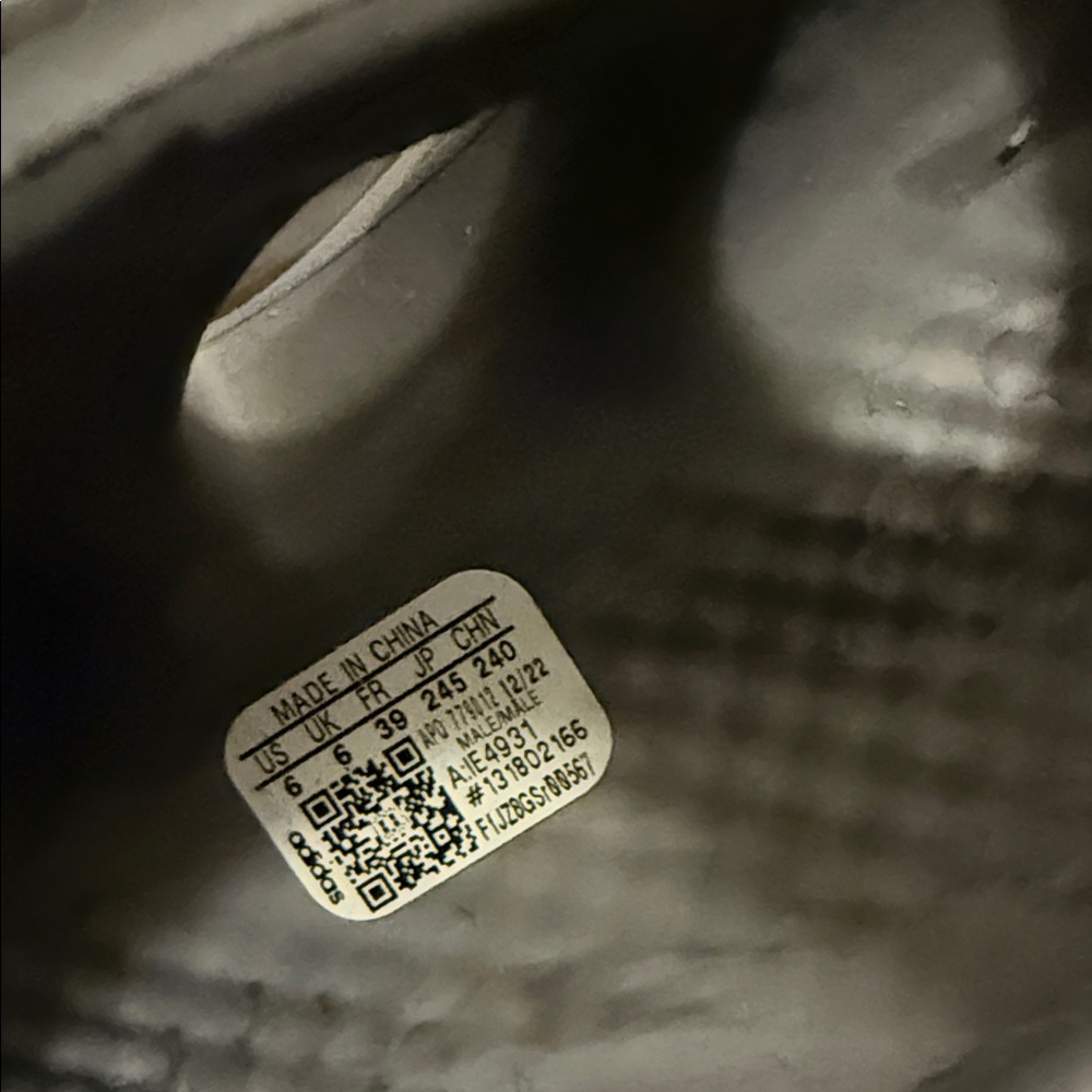 Yeezy Gray Foam Runners - Picture 2 of 3